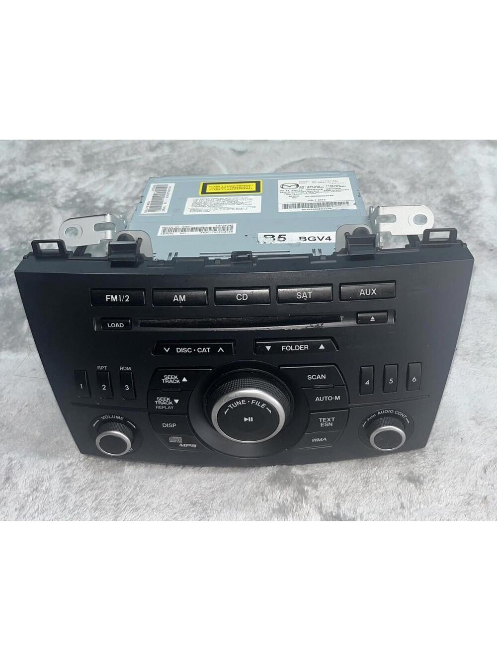 2012-2013 mazda 3 AM FM CD player 14792746 BBM5 66 ARO (KA300)